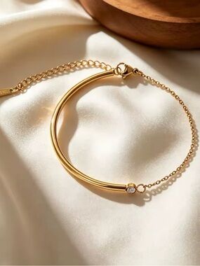 18k Gold Plated Stainless Steel Crescent Bar/Chain Link Cubic Zirconia Bracelet!